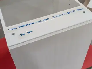 4 stk. usamlet underskabe H: 70,4 x B: 50 x D: 60,0 med låge og 4 hylder