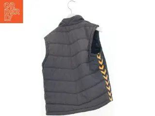 Vest fra Hummel (str. 134 cm)