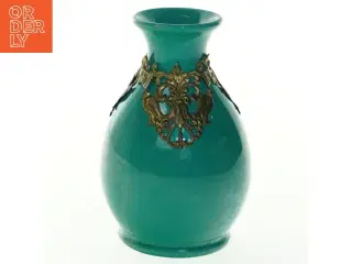 Dekorativ vase med metaludsmykning fra Kehlet (str. 13 cm ø. 9 cm)