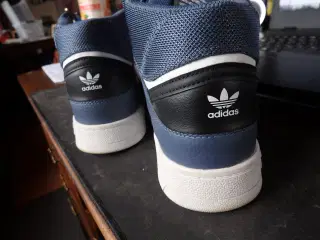Adidas dame størrelse 37