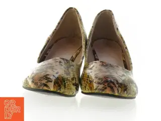 Slangeprint pumps (str. 38)