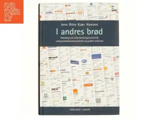 I andres brød : håndbog om informationsjournalistik, virksomhedskommunikation og public relations af Jens Otto Kjær Hansen (Bog)