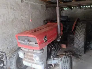 MF 135 traktor
