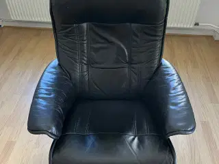 Lænestol af sort læder