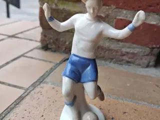 Fodboldspiller figur i porcelæn