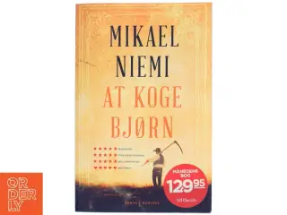 At koge bjørn af Mikael Niemi (Bog)