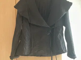 Lækker og behagelig sort festjakke