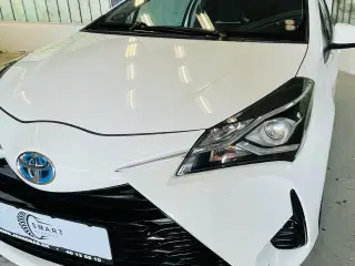 Toyota Yaris 1,5 Hybrid H1 e-CVT Van