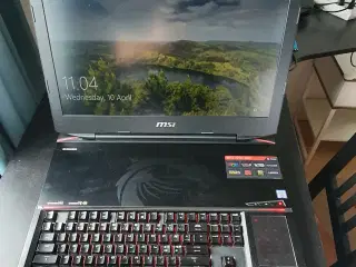 MSI GT83 8RG 031NE Titan bærbare komputer