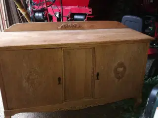 Fint gammelt møbel sælges