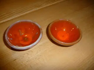 2 små keramik skåle, med orange glasur