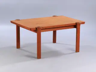 Et smukt sofabord af teaktræ