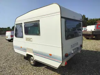 Adria lille campingvogn, med fugt , nysynet 
