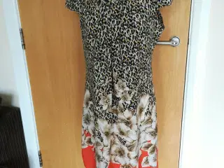  kjoler i Leopard print: Størrelse: M/s og i Large