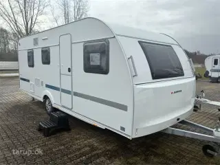 2026 - Adria Aviva 563 PT Dobbeltseng og 3 køjer, rundsiddegruppe, blæservarme, el-gulvvarme, stort køleskab, stor gaskasseåbning m/ tørresnor, stort toiletrum