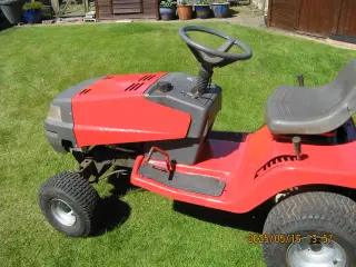 Traktor med rive uden klipper