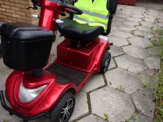 El scooter LM 600