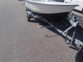 Båd Uttern 4350m motor og trailer