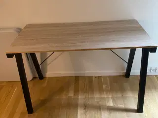 Fint skrivebord