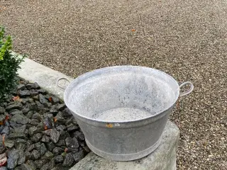 Gammel zinkbalje