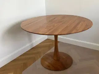 Trissebord i olieret valnød