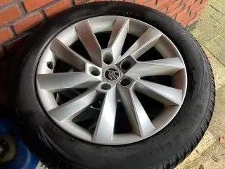 Originale Skoda 17” alufælge med vinterdæk