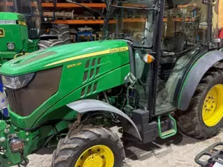 John Deere 5105GF FRONTLIFT. HJUL MED GRÆSDÆK MEDFØLGER