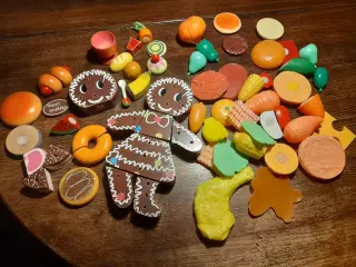 Legemad i træ og plastik.