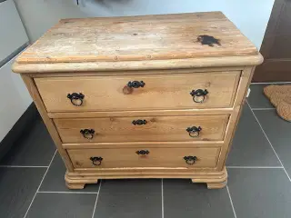 Fyrretræskommode