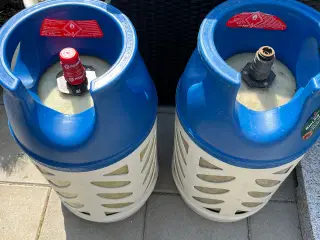 2 gasflasker den ene helt ny den anden næsten tom