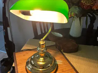 Lindby skrivebordslampe - banklampe med grøn skærm
