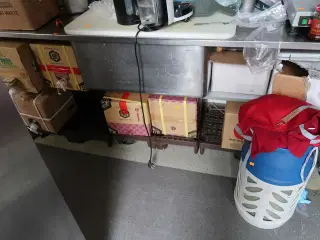 Gasflaske samt div. Sojasovs m.m.