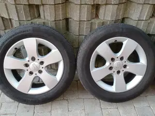 VW alufælge med sommerdæk.