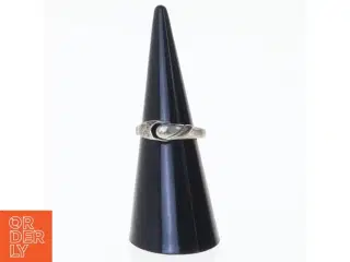 Sølvfarvet ring (str. 2 cm)