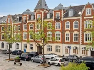 Flot lys lejlighed på Axeltorv