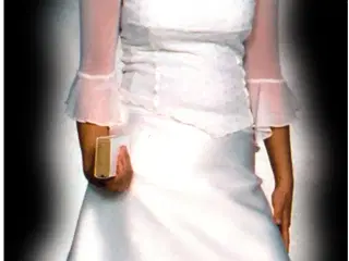 Konfirmationskjole, Lilly. Sisters Point, str. 36