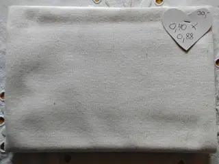 Rib i offwhite- mål 0,40m X 0,88m