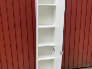 Skab med spejl låge