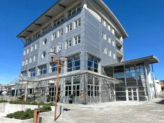 Billigt erhvervslejemål velegnet som kontor eller lager!