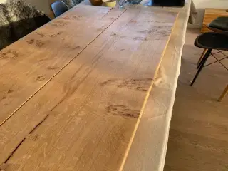 Dansk egetræsbord