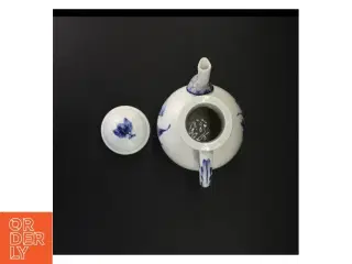Blå og hvid porcelænsteapot - blå blomst fra Royal Copenhagen (str. 24 x 15 cm)