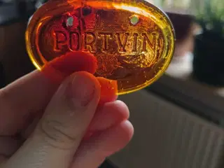Portvins emblem/skilt i glas