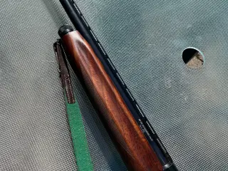 Halvautomatisk jagtgevær