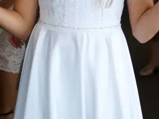 Konfirmationskjole fra Lily str 34/36