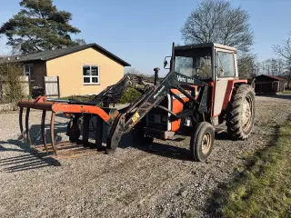 Traktor MF 565 med frontlæsser