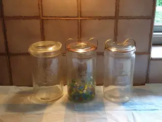 Sylteglas store 2L 1stk5kr 3stk10kr