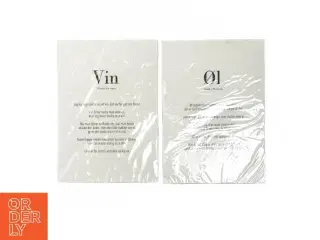 To plakater/plader med tekst om vin og øl fra Tinzonhouse (str. 21x15 cm)