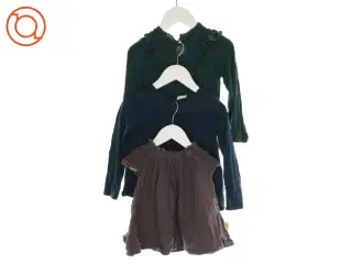 To bluser og en t-shirt fra Pomp de Lux (Str. 104/98)