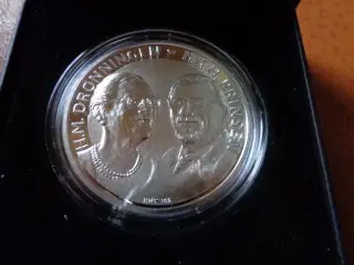 2 - 500 kr. sølvmønt fra Kongeparrets guldbryllup