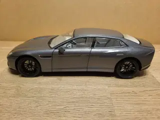 Modelbil. Lamborghini Estoque Skala 1:18.